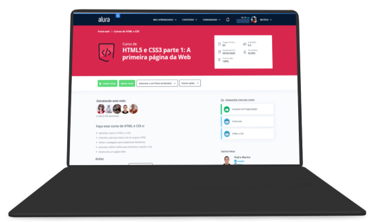 Um monitor com um curso da Alura aberto